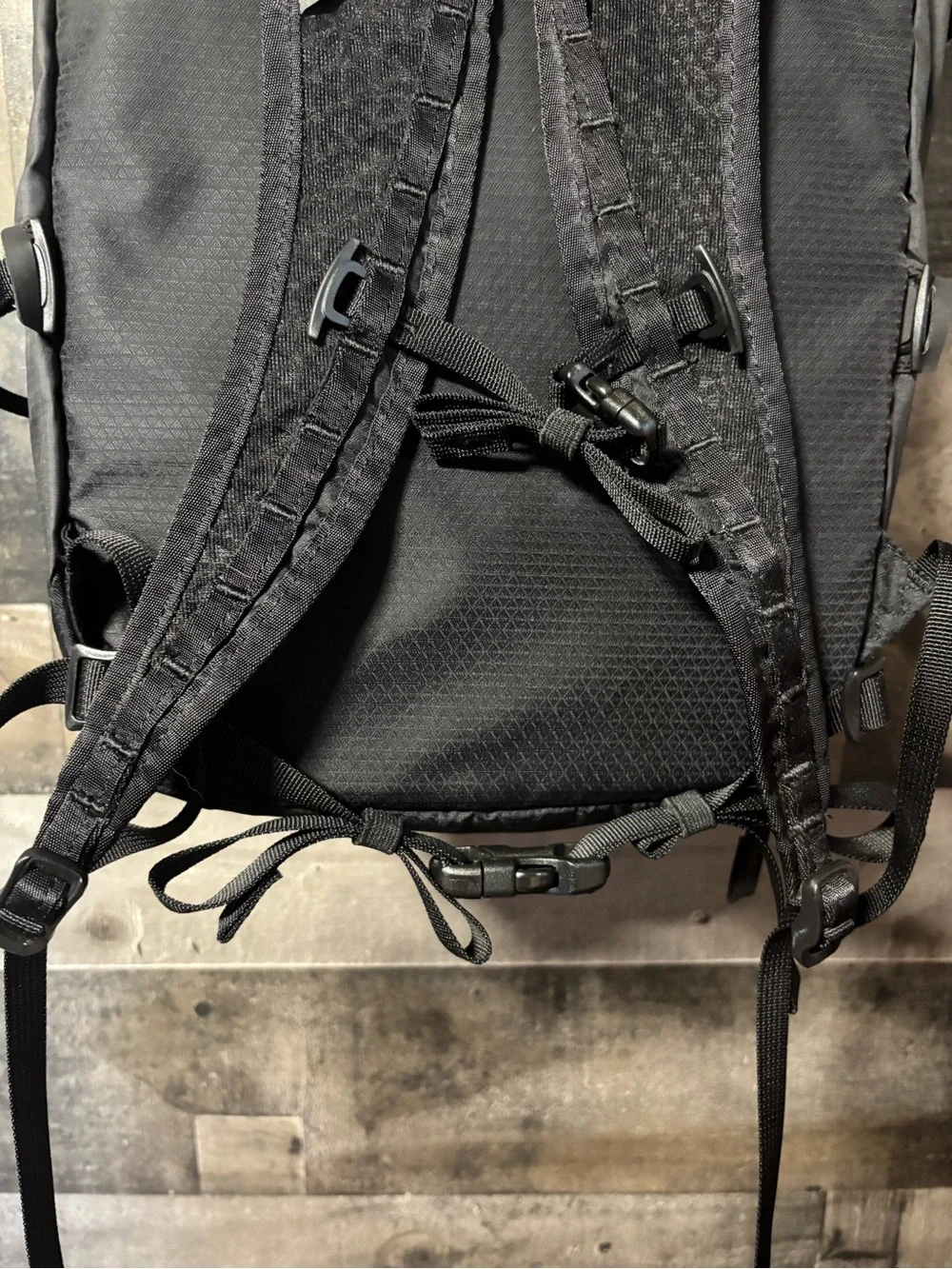 NWT Eddie Bauer Black Butter Pack 16L Backpack with Blue Accents